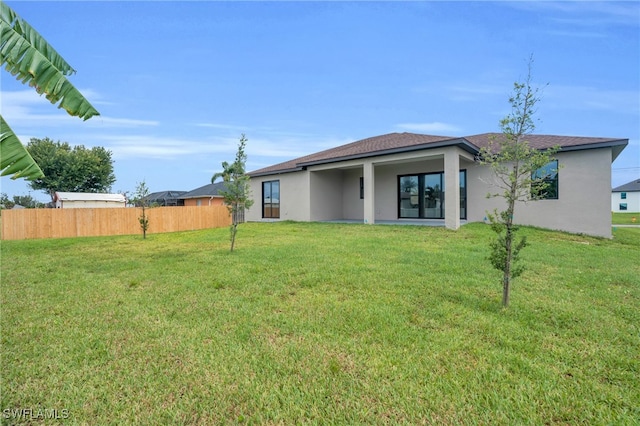 back of house featuring a yard