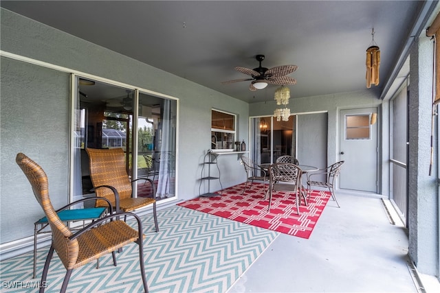 sunroom with ceiling fan