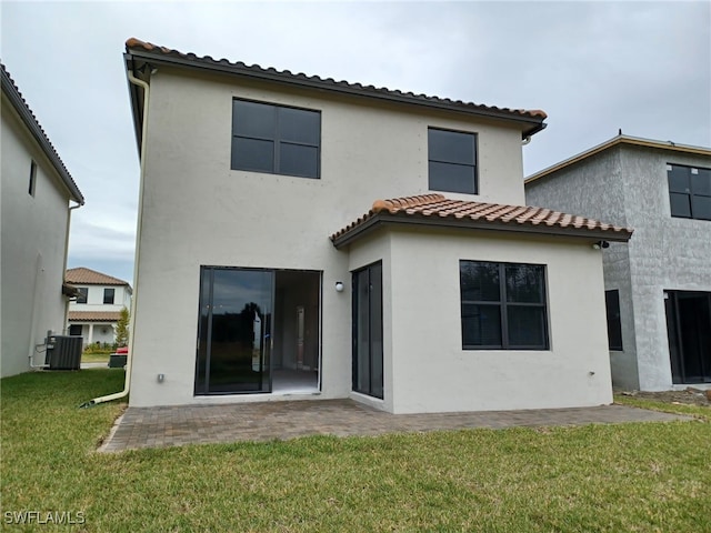 back of house featuring a lawn