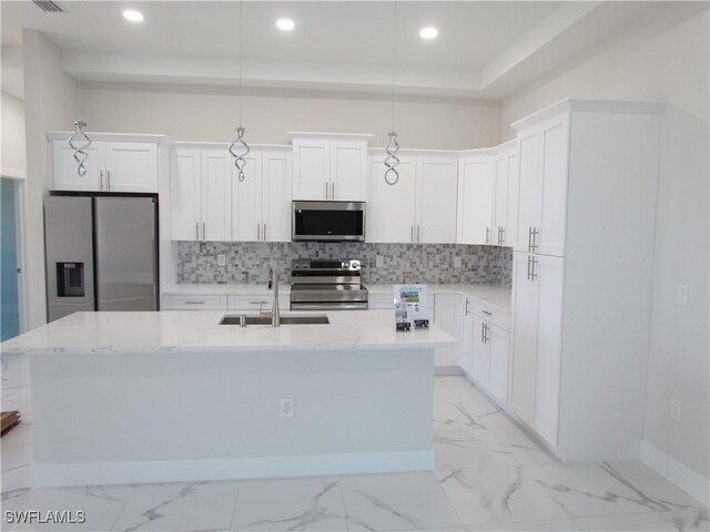 kitchen with stainless steel appliances, recessed lighting, a kitchen island with sink, and a sink