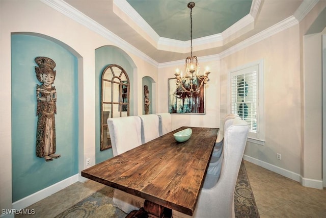 dining room featuring a tray ceiling, a notable chandelier, and ornamental molding