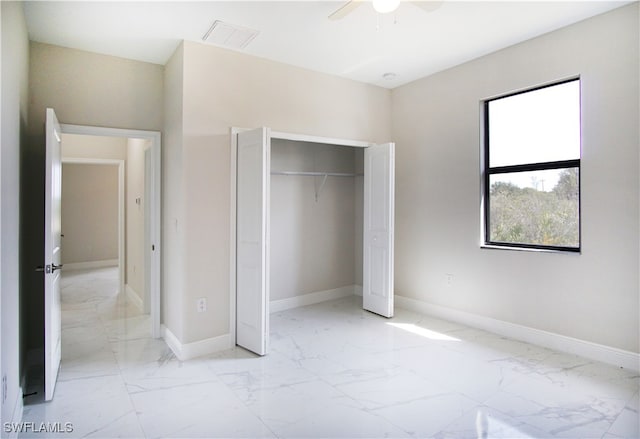 unfurnished bedroom featuring ceiling fan and a closet