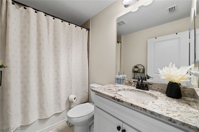 full bathroom featuring toilet, shower / tub combo with curtain, a textured ceiling, and vanity