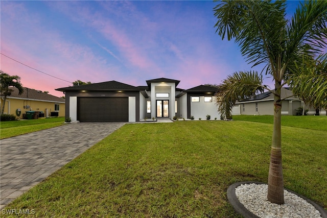 view of front of house featuring a yard and a garage