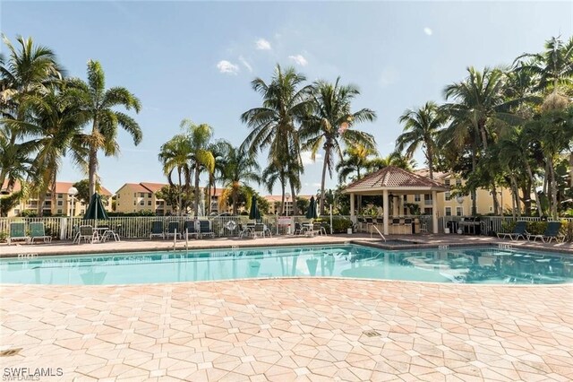 view of swimming pool