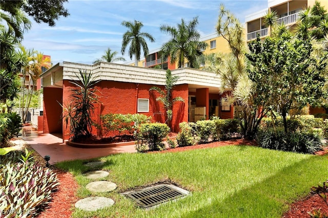 view of front of house with a front lawn