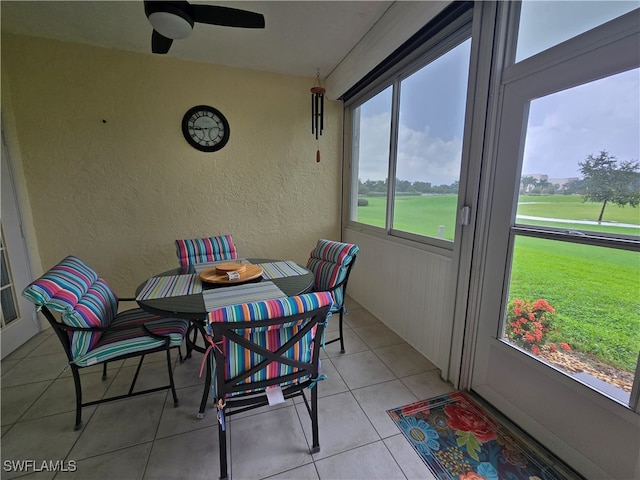 sunroom featuring ceiling fan