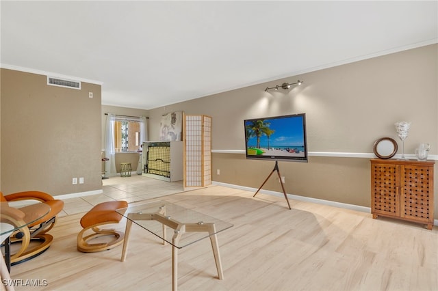 living room featuring ornamental molding, visible vents, and baseboards