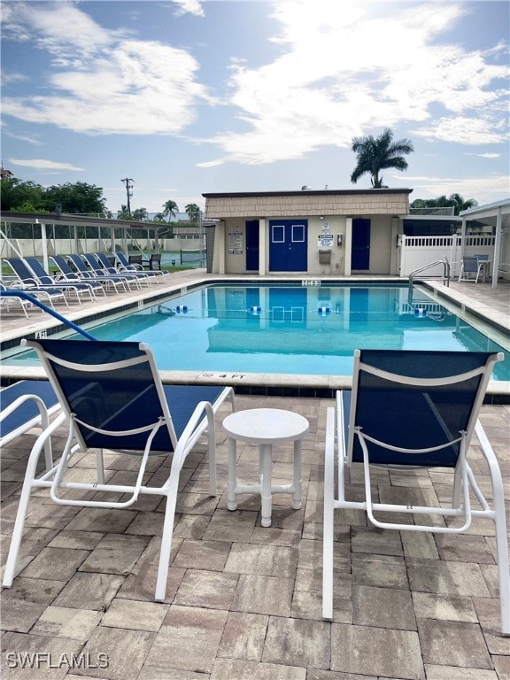 view of swimming pool