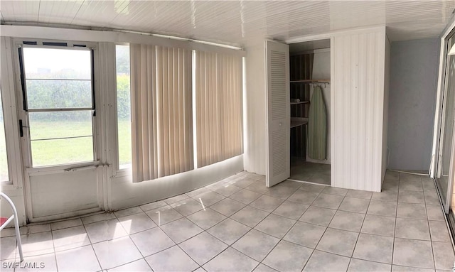 unfurnished bedroom featuring tile patterned flooring and a closet