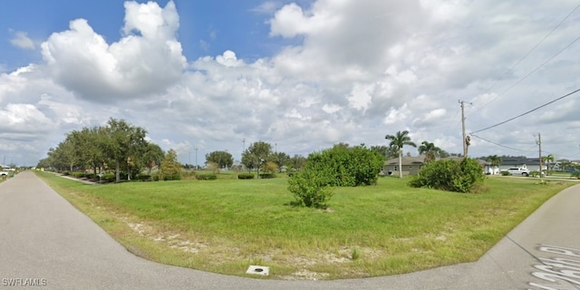 Listing photo 2 for 334 SW 26th Pl, Cape Coral FL 33991