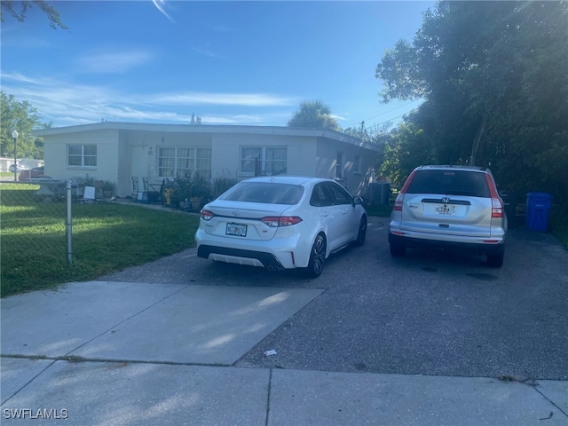 view of front of house featuring a front yard