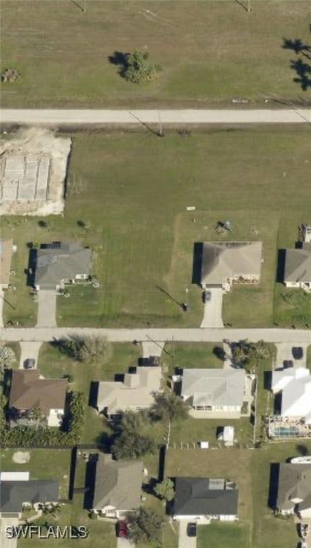 Listing photo 3 for 2033 NW 7th St, Cape Coral FL 33993