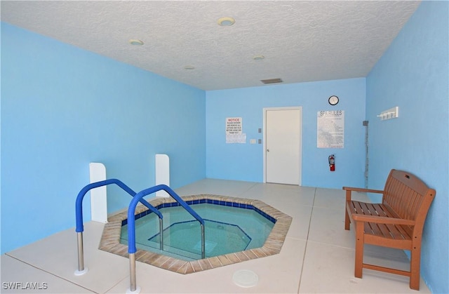 7076 E Brandywine Cir, Fort Myers, FL 33919 - view of pool with an in-ground hot tub