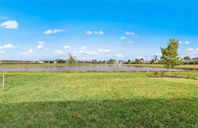 view of yard featuring a water view