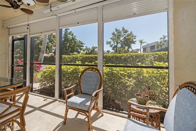 sunroom with ceiling fan