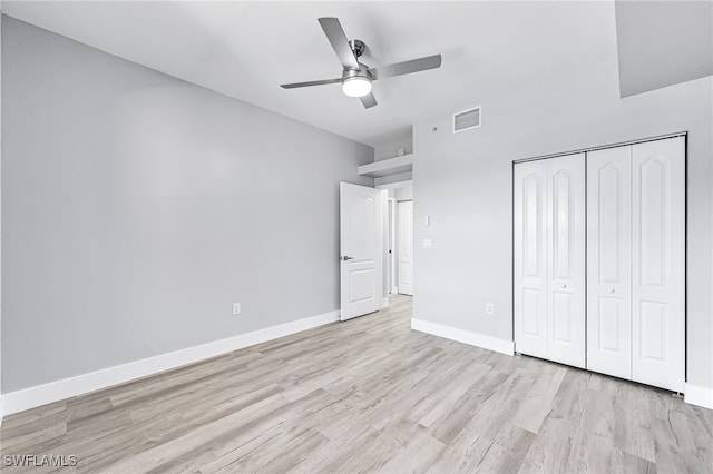 unfurnished bedroom featuring light hardwood / wood-style flooring, a closet, and ceiling fan