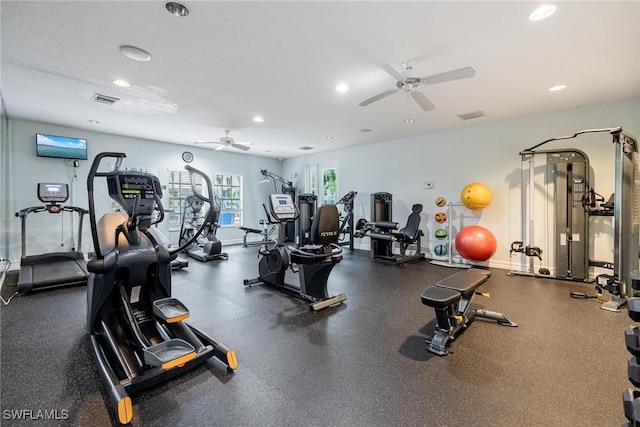 exercise room with baseboards, visible vents, a ceiling fan, and recessed lighting