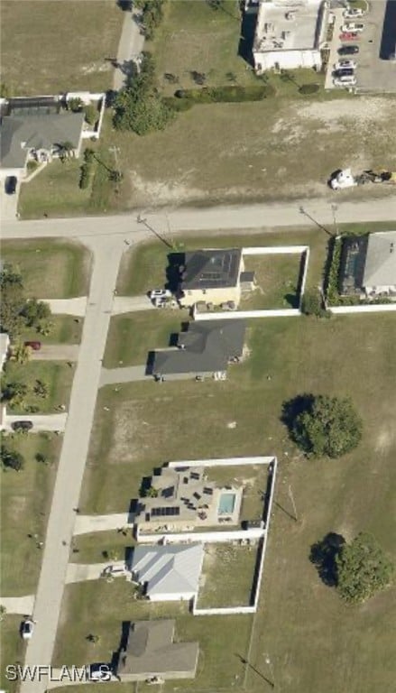 Listing photo 3 for 703 NW 16th Pl, Cape Coral FL 33993