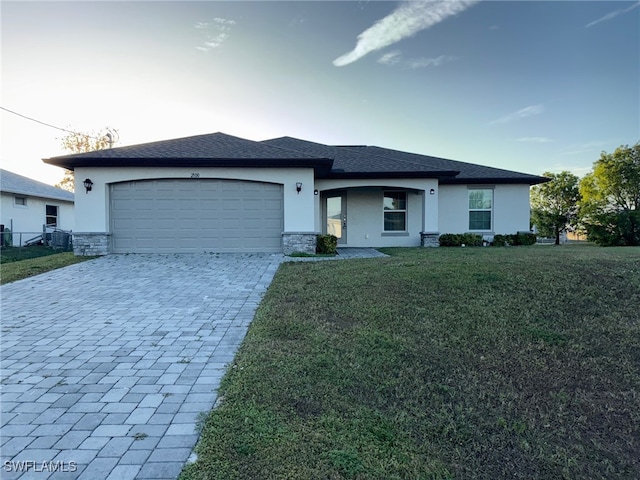 view of front of house featuring a front lawn and a garage