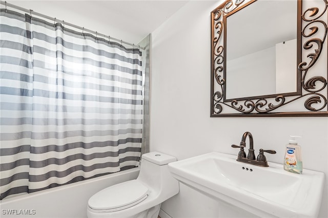 full bathroom featuring shower / bath combo, toilet, and sink