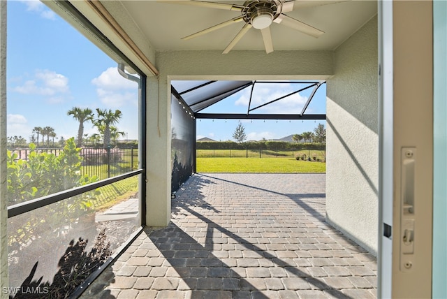 sunroom featuring ceiling fan