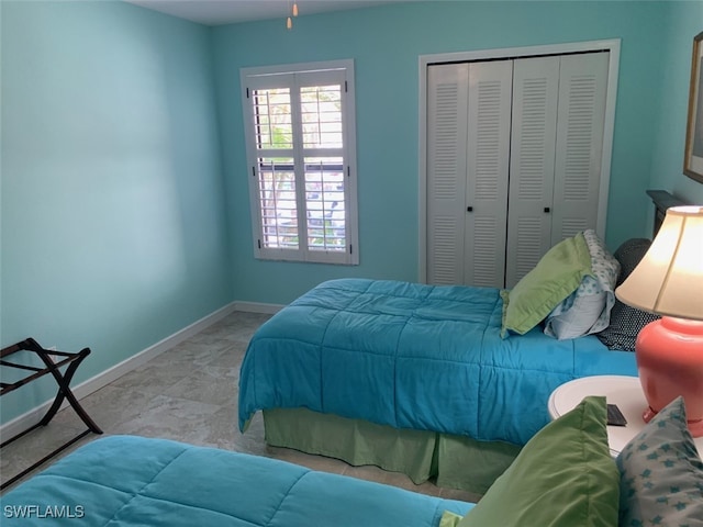 bedroom with a closet