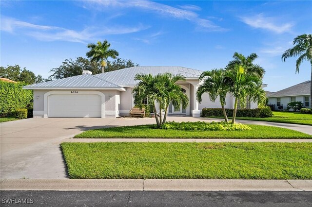 view of front of house featuring a garage and a front yard