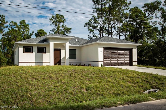 view of front of property featuring a front yard