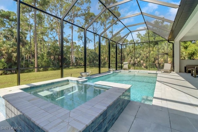 view of swimming pool featuring a yard, a patio area, a lanai, and a pool with connected hot tub