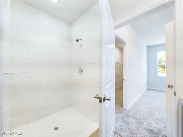 bathroom featuring tiled shower