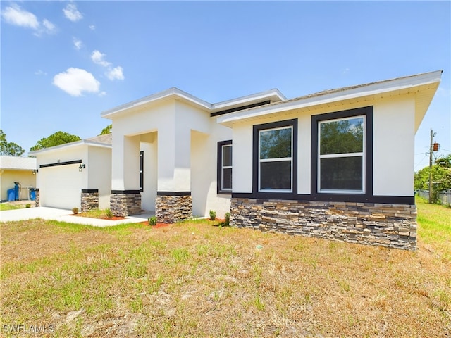 1057 Presque Isle Dr, Port Charlotte, FL 33952 - view of front of house featuring driveway, a front yard, an attached garage, and stucco siding