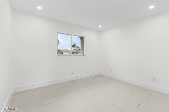 empty room featuring light tile patterned floors