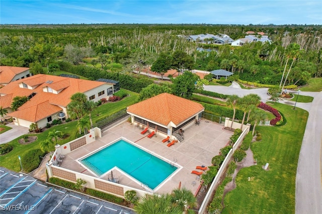 aerial view featuring a residential view and a wooded view