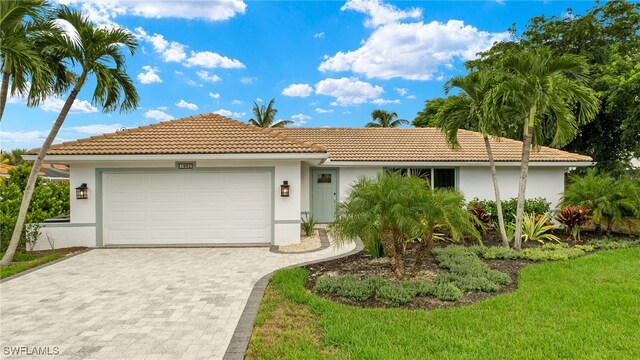 view of front of house featuring a garage