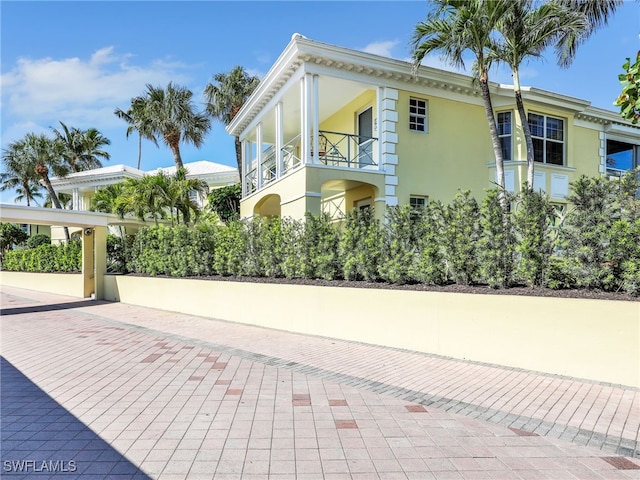 2601 Gulf Shore Blvd N Unit 34, Naples, FL 34103 - view of side of home with stucco siding and a balcony