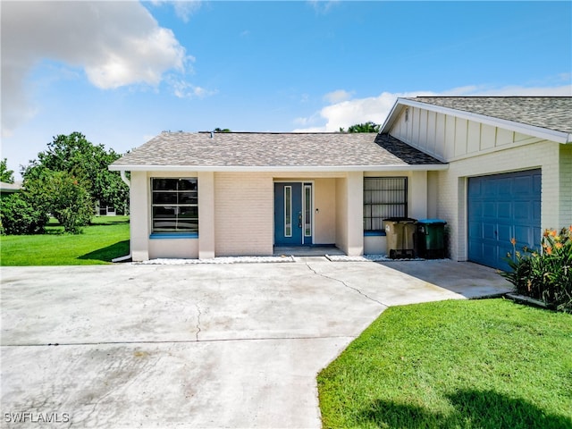 view of front of property featuring a front yard and a garage