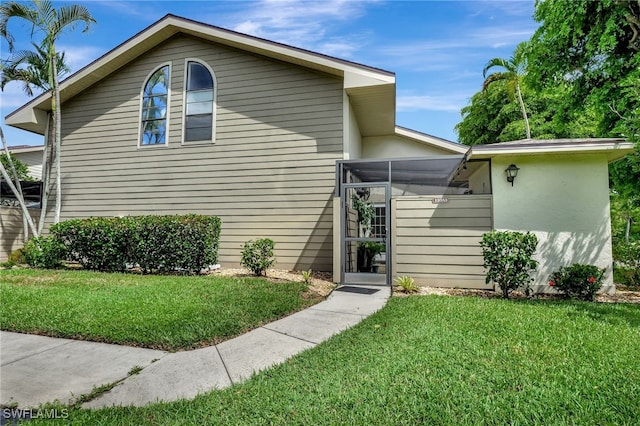 view of front of house featuring a front yard