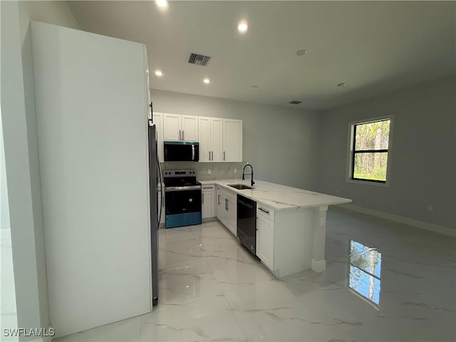 kitchen featuring visible vents, appliances with stainless steel finishes, white cabinetry, a sink, and a peninsula