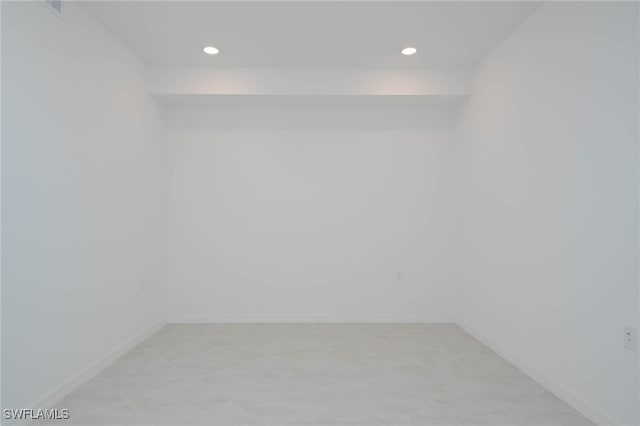 spare room with light tile patterned flooring