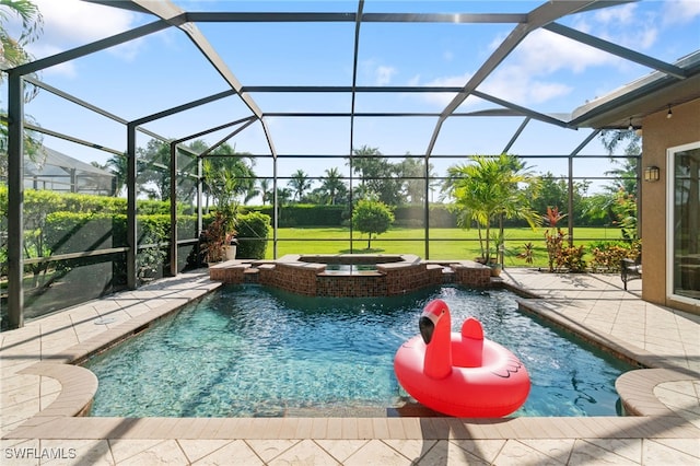 view of pool featuring a lanai, a patio, an in ground hot tub, and pool water feature