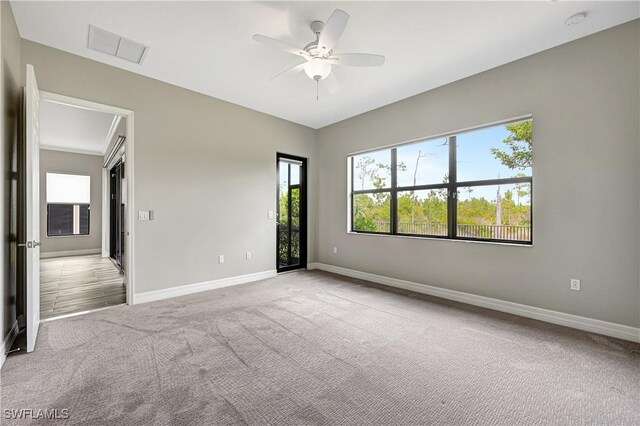 unfurnished room featuring ceiling fan and light colored carpet