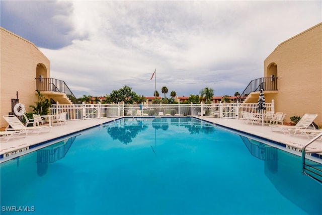 view of swimming pool