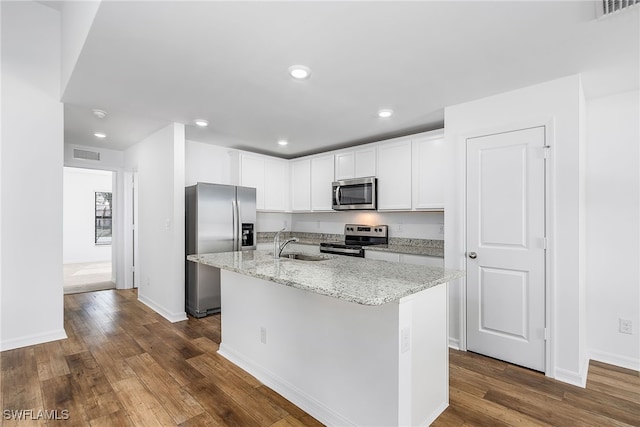 kitchen with sink, dark hardwood / wood-style flooring, appliances with stainless steel finishes, a kitchen island with sink, and white cabinets