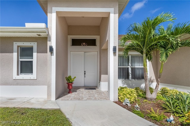 property entrance featuring stucco siding