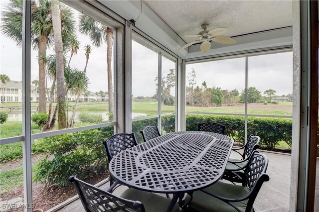 sunroom with ceiling fan