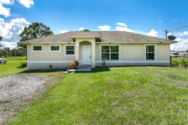 view of front facade with a front lawn