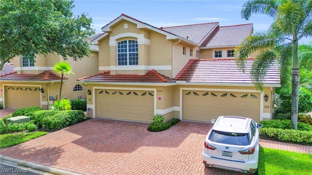 view of front facade featuring a garage