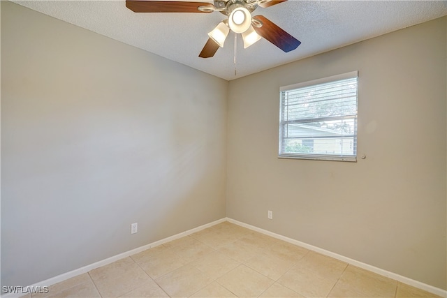 unfurnished room featuring ceiling fan and a textured ceiling