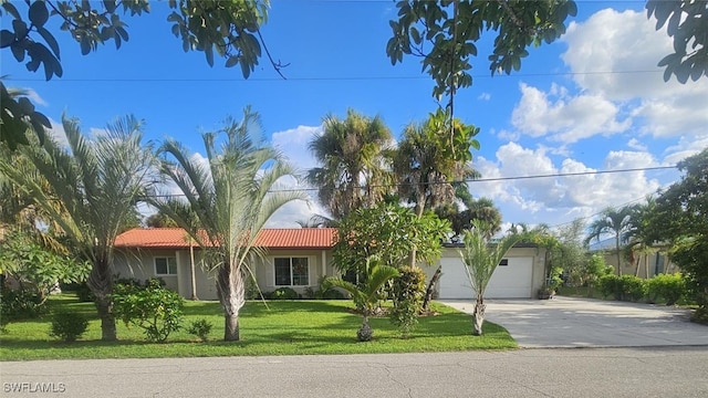 view of front facade with a front yard